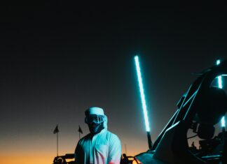 Ein Mann Ruderboot Abenteuer: Entdecke Die Faszinierende Freiheit