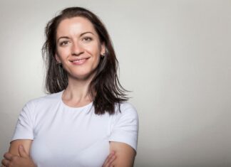 Frau Reif Nackt: Faszinierende Einblicke In Natürliche Schönheit