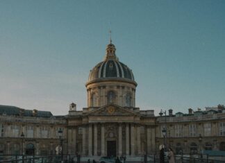 Paris Hilton Nackt: Unglaubliche Enthüllungen Und Geheimnisse